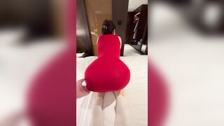 Em dâu mông to lồn múp rỉ nước như này mà thằng em không biết hưởng th thì để anh