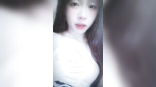 Em học sinh du trend xoa vếu cho người yêu xem