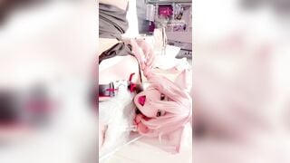 Em cosplay xinh xắn cực dâm tự mút chân show lồn xoa vú rên dâm