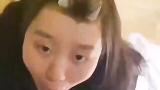 Em rau sinh viên ngây thơ lần đầu đc thấy con cặc to bự của a nên k bt bú mà ho sặc
