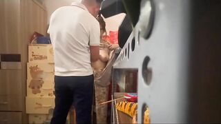 Đang xem vú nhỏ cháu họ thì mẹ nó về