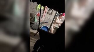 Quay lén chị hàng xom tắm chuồng ngoài giướng phần 2