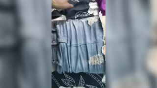 Anh họ ở nhà bắt em bú cu còn vén lồn em lên xem
