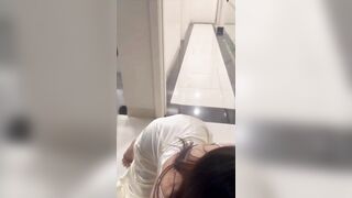 Vừa phang em 2k10 vừa mởi cửa khách sạn cho người lạ xem