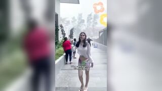 Bão, Gió Thổi Tốc Váy Gái Xinh Còn Đúng Cái Quần Lót Dâm Kích thích vl