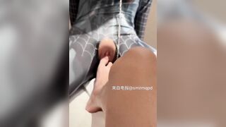 E siu nhân nhện bị a biến thành nô lệ liếm chân bị a dùng chân móc lồn sướng trợn mắt