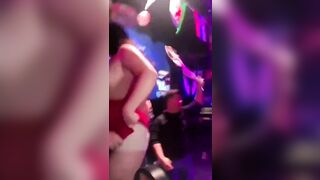 Đi Bar Cởi Đồ, Vạch Vú to Dancer KTV Ra Bóp vú Bú Liếm