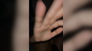 Đụ em họ xinh đẹp non tơ còn nhéc quần sì líp của ẻm vào miệng ẻm luôn.