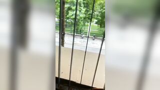 Sục cặc cho người yêu khi bên cạnh đang có người ngay tại quán cafe