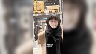 "Dịch vụ" đặc biệt của em sale BDS khi dẫn khách đi xem nhà