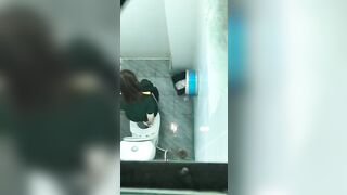 quay lén hai em xinh xắn làm ở quân đội đi đái - phần 1