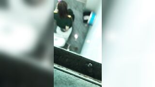 quay lén hai em xinh xắn làm ở quân đội đi đái - phần 1