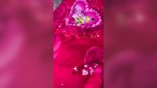 Ngủ cỡi trần chỉ mặc sì líp bị thằng em họ lén vào sờ lồn, tiện cho nó quá mà.
