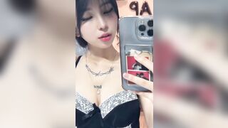 Gái xinh bị người yêu cũ tung clip lên giường dâm đãng