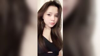 call nói chuyện thôi mà thi thoảng em lại vén áo lên khoe vú thế - phần 2