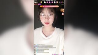 vô tình thấy em sinh viên cùng trường đang bán quạt - phần 1