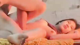 Anh người yêu bắt thả rông thích thì ảnh đúc cặc vào lồn đụ liền đụ tiết muốn quạo.