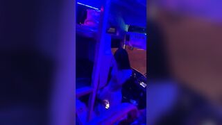 làm gì khó coi vậy gái