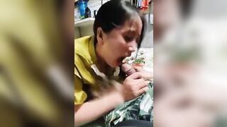 Em hàng xóm thấy cặc tôi chạy vào bú mút luôn tý thì bị chồng nó thấy