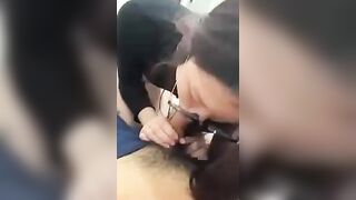 Em sinh viên năm nhất lần đầu hẹn hò mà vạch quần bú cu anh như bú kem