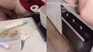 Đang nấu ăn thì mẹ vợ bị con rể đụ lên đỉnh ngày trong bếp