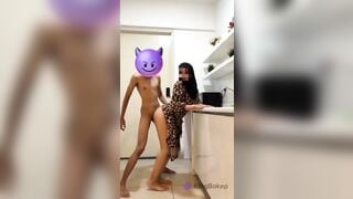THÍM ĐANG RỬA BÁT THÌ CHÁU ĐỨNG SAU VỖ ĐEN ĐÉT VÀO ĐÍT RỒI ĐỊT K BAO