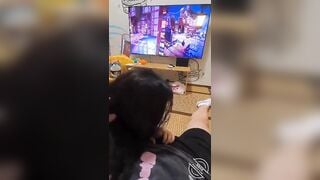 Mày cho anh địt thì anh cho mượn máy chơi game, con em kế đồng ý luôn