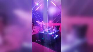 Lỗ video địt nhau bú lồn nhân viên karaoke mới nhất