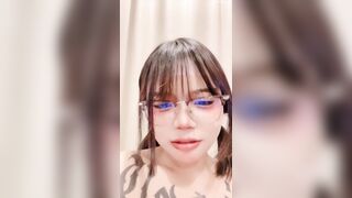 Gái dâm xăm trổ vú to lồn múp dụp thủ dâm khoe hàng dâm đãng