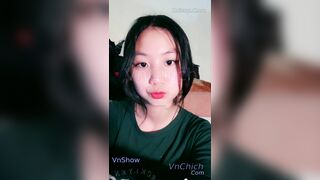 em gái Việt mới lớn lồn non tơ tập tành livestream vừa xe doremon vừa show hàng 1