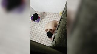 Em họ tắm dáng đẹp vú to