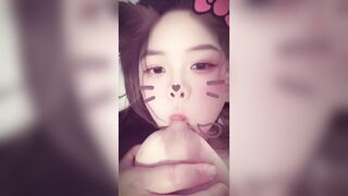 Gái xinh chubby vú khủng tự bú vú dâm đãng