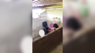 Quay lén em vợ vú to tắm nhìn ngon vkl chị muốn địt luôn