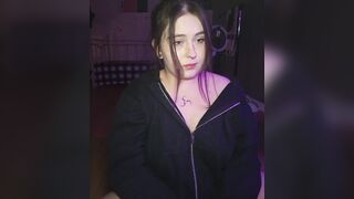Gái Nga chubby vú to lồn múp nhét toy thủ dâm khoe hàng trên live phần 2