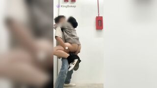TRONG GIỜ LÀM THANH NIÊN TRANH THỦ BÚ LỒN RỒI BẾ ĐỊT BÀ CHỊ CÔNG NHÂN XA CK