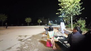 Em gái không mặc đồ lót đi ăn tối với người lạ