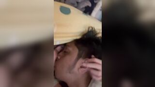 Sang ngủ nhờ đang nói chuyện thì nó cho bú vú rồi được cưỡi cặc dâm đãng kích thích