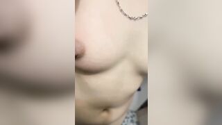 Em bú cu anh họ rồi anh ra cho em tắm nghe