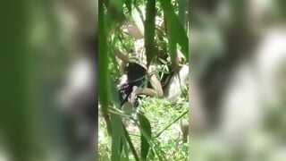 Nhún mạnh lên em - Public tại công viên