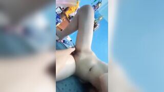 Cái mặt hờn dỗi bị anh họ đè móc lồn bắt bú cặc mà ảnh không chịu đụ.
