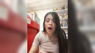 Gái dâm chubby vừa bán hàng vừa thủ dâm thì bị khách nhìn thấy