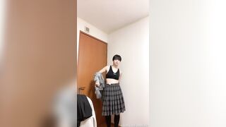 MẶT EM LÀ ĐÀN ÔNG NHƯNG HNAGF HỌ EM LÀ ĐÀN BÀ A NHÉ
