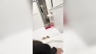 Bạo dâm cô em chubby doggy khoái lắm mà em cứ giả vờ xin tha