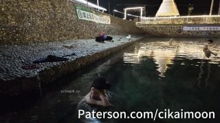 Lén lút tắm nude ở hồ công cộng