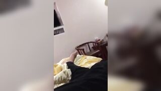 mới địt có chút mà mẹ em đã gọi về em còn chưa hết nứng nữa