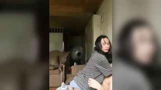 Em gái 17 tuổi phục vụ anh họ đụ còn để cho ảnh quay clip để nứng lên để thủ dâm.