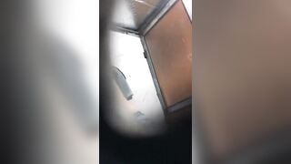 Quay lén chị dâu tắm vú to lồn ngon tí thì bị phát hiện