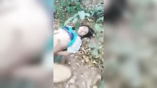 Đi chơi thì thấy thằng bạn thân đang địt nhau trong rừng