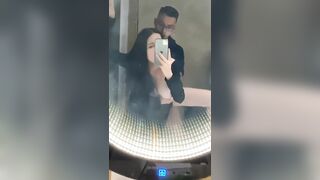 bé hủ SPA xinh xắn trắng nõn cho anh địt trước gương em còn quay làm kỷ niệm