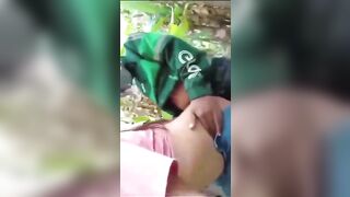 Anh xe ôm Grab chở khách hàng vào bụi chuối đụ.